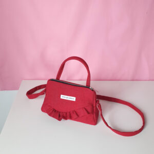 Sarah Castiaux sac en bandoulière rouge fait à la main tissu upcyclé pièce unique Liège Styliste