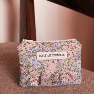 Porte-monnaie en tissu matelassé et doublé fait à la main à Liège Belgique Sarah Castiaux Styliste Modéliste Créatrice de pièces en tissu upcyclé de récupération tissu fleuri bleu et rose